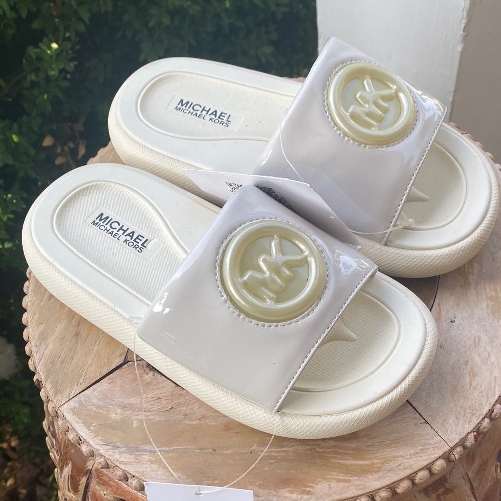 NWT Michael Kors Cream Patent Logo Slide Sandals